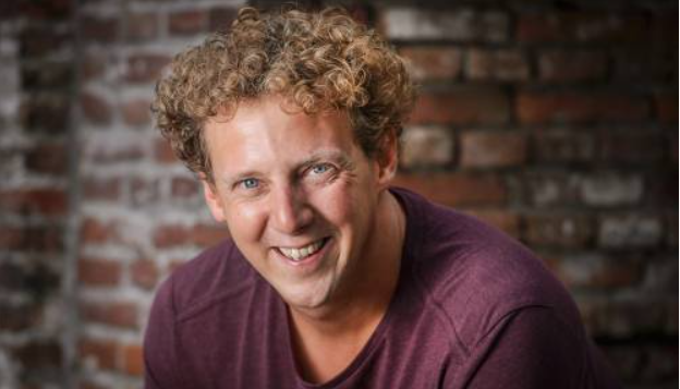 Jochem Myjer will distribute tickets for the efficiency by draw