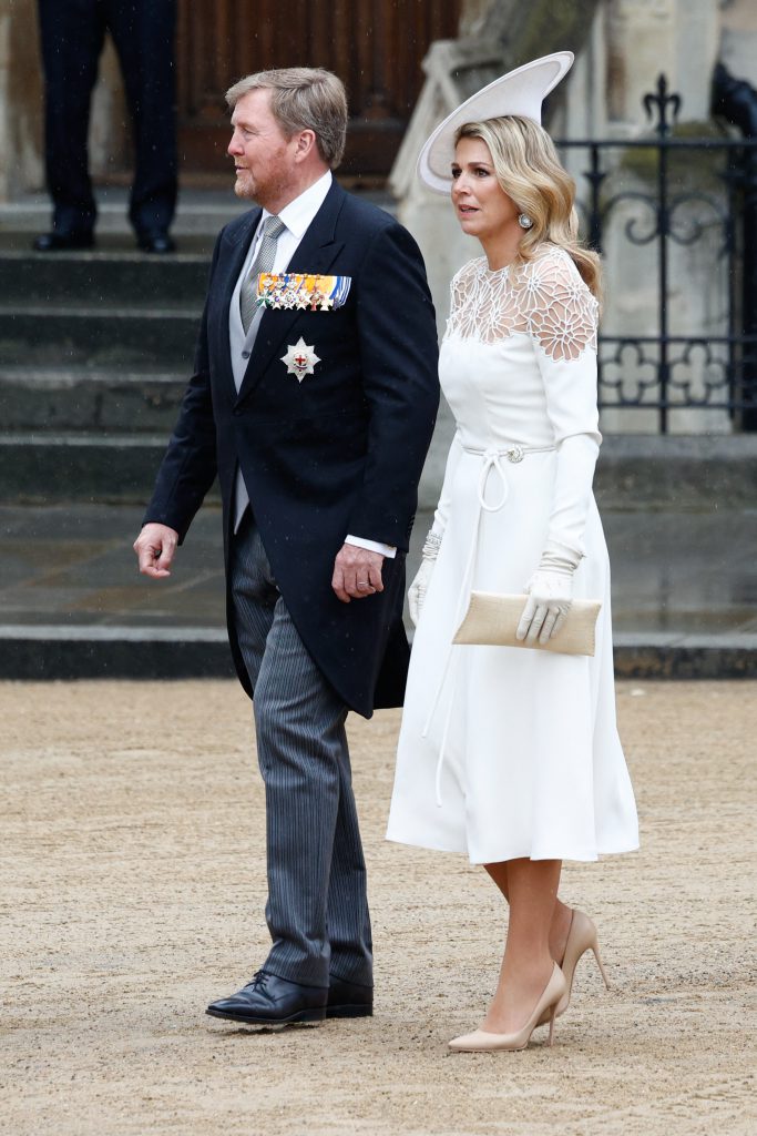 draagt Nederlandse jurk Britse hoed bij kroning